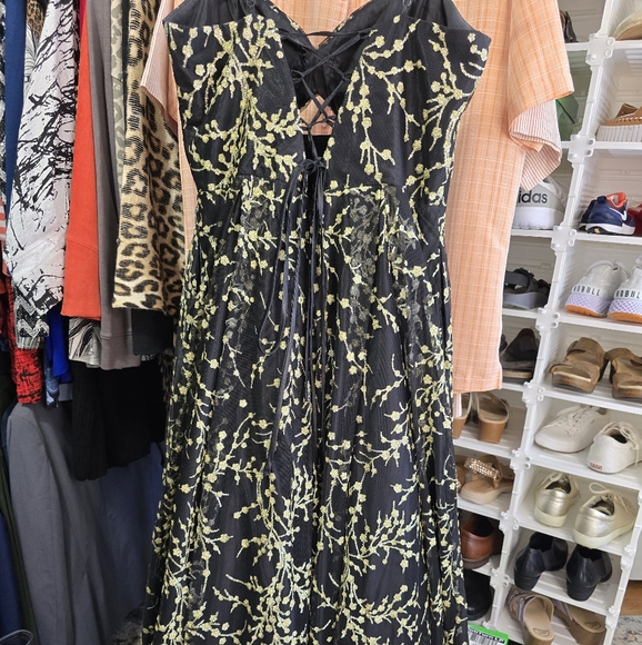 Blondie Nites Black and Gold Prom Dress - Picture 2 of 5